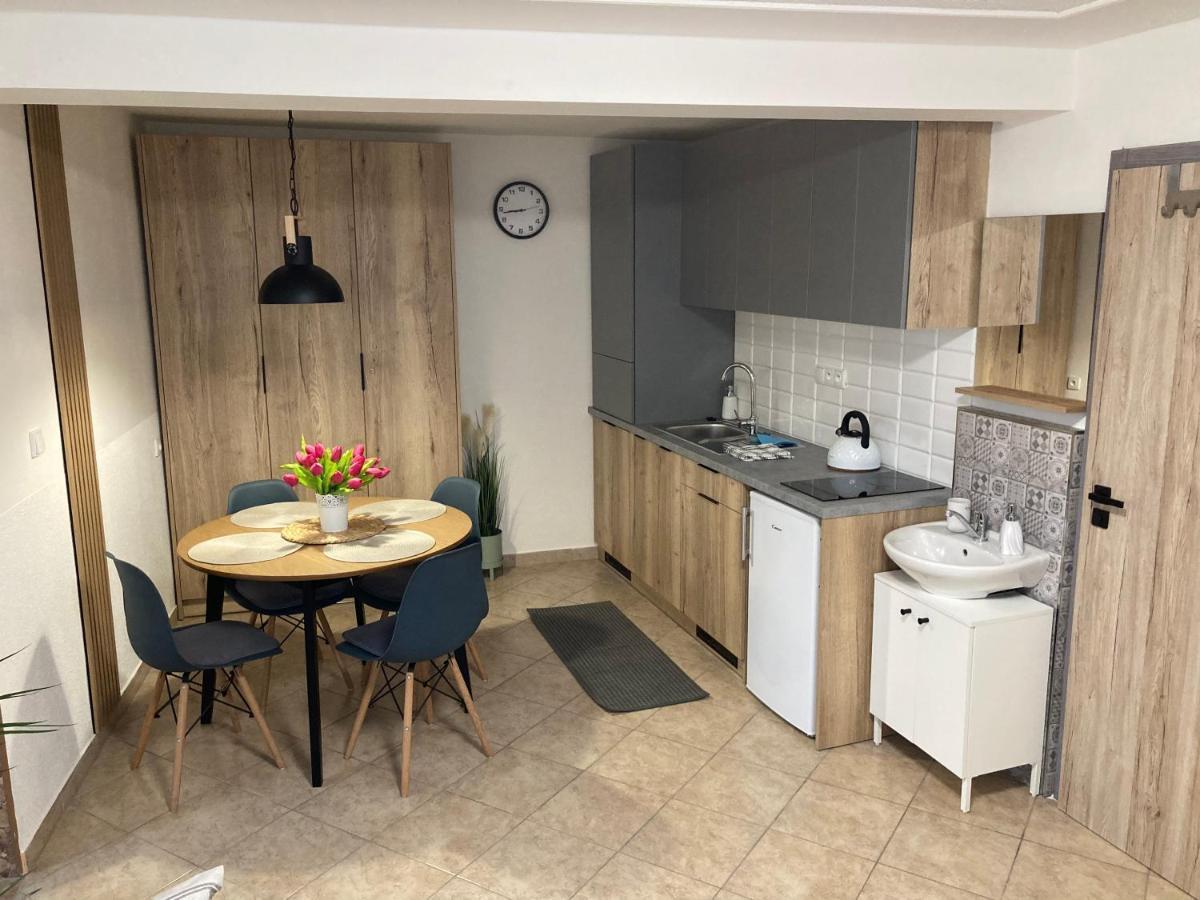 Deduv Sklep Apartment ฮโลโฮเวซ ภายนอก รูปภาพ