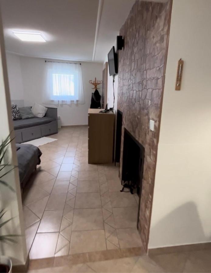 Deduv Sklep Apartment ฮโลโฮเวซ ภายนอก รูปภาพ